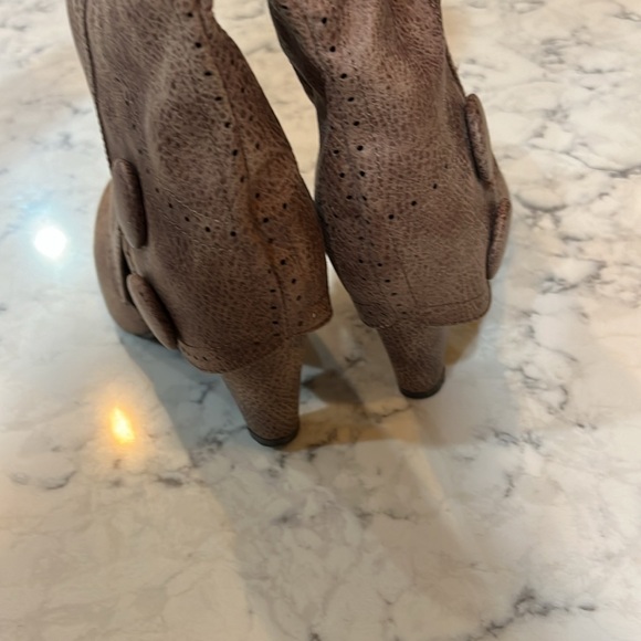 Tall boot - Picture 3 of 5